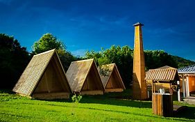 Hostel&Glamping Lana Haus