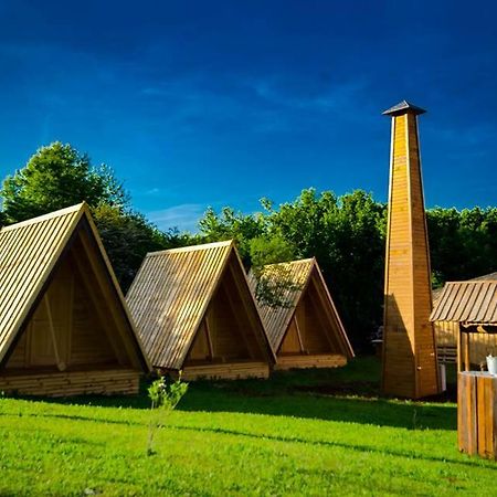 Hostel&Glamping Lana Haus Licko Petrovo Selo Exterior foto