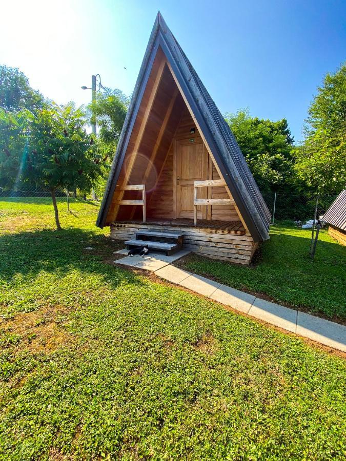 Hostel&Glamping Lana Haus Licko Petrovo Selo Exterior foto