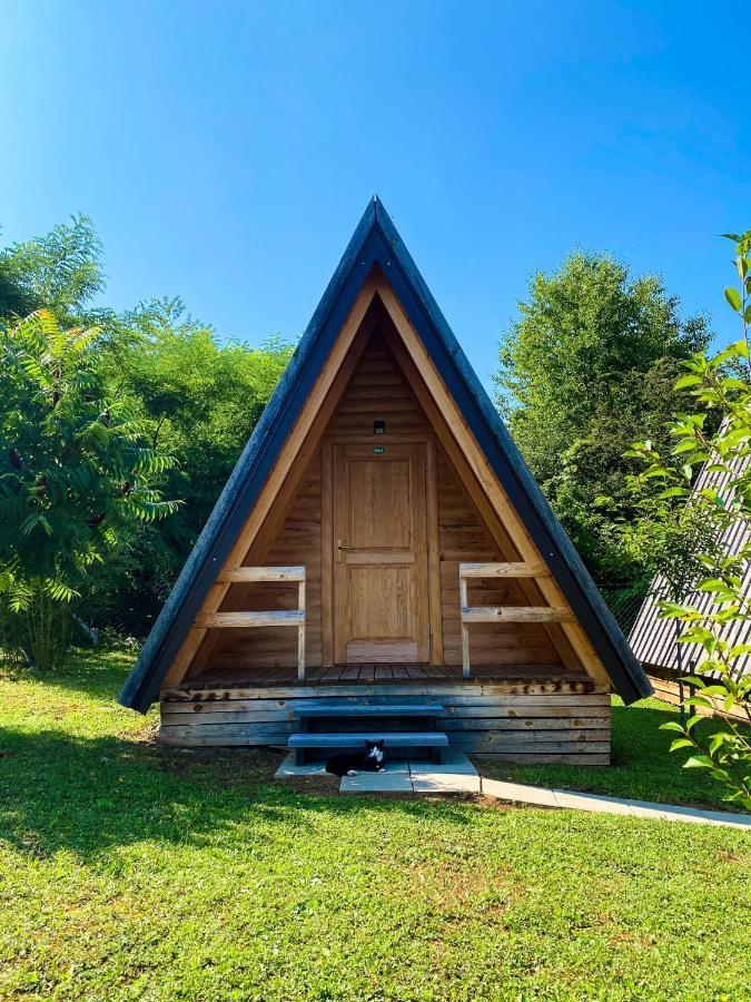 Hostel&Glamping Lana Haus Licko Petrovo Selo Exterior foto