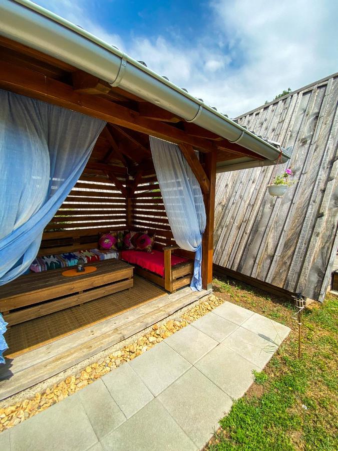 Hostel&Glamping Lana Haus Licko Petrovo Selo Exterior foto