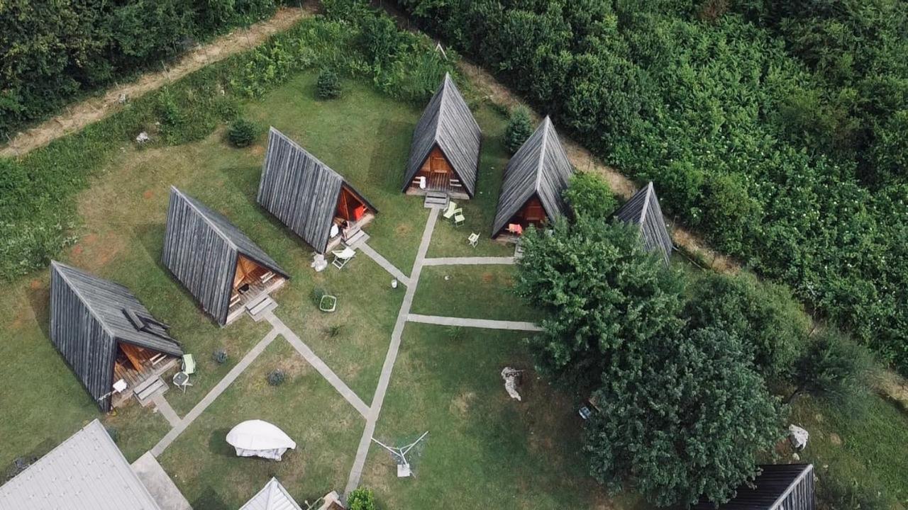 Hostel&Glamping Lana Haus Licko Petrovo Selo Exterior foto