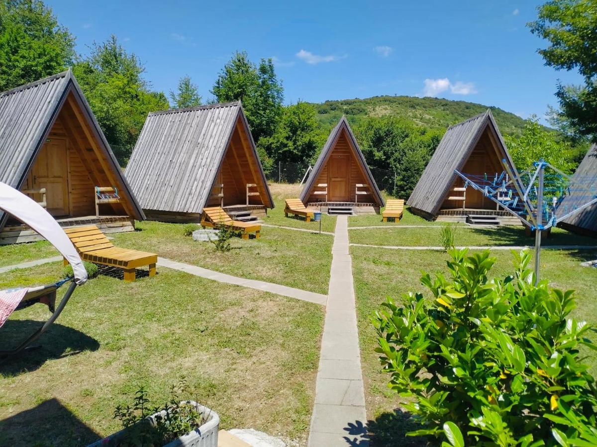 Hostel&Glamping Lana Haus Licko Petrovo Selo Exterior foto